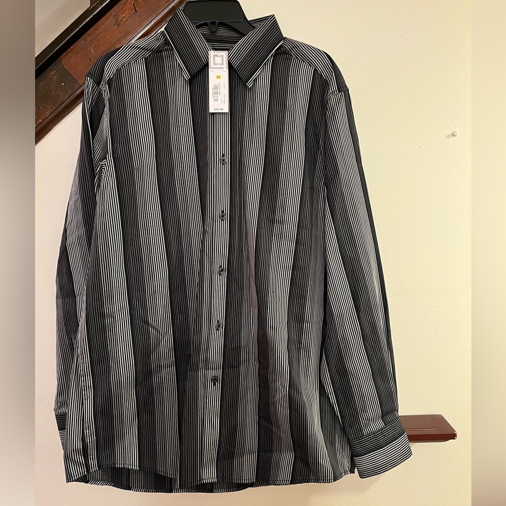 MENS NWT CLAIBORNE STRIPED DRESS SHIRT. SIZE MEDIUM